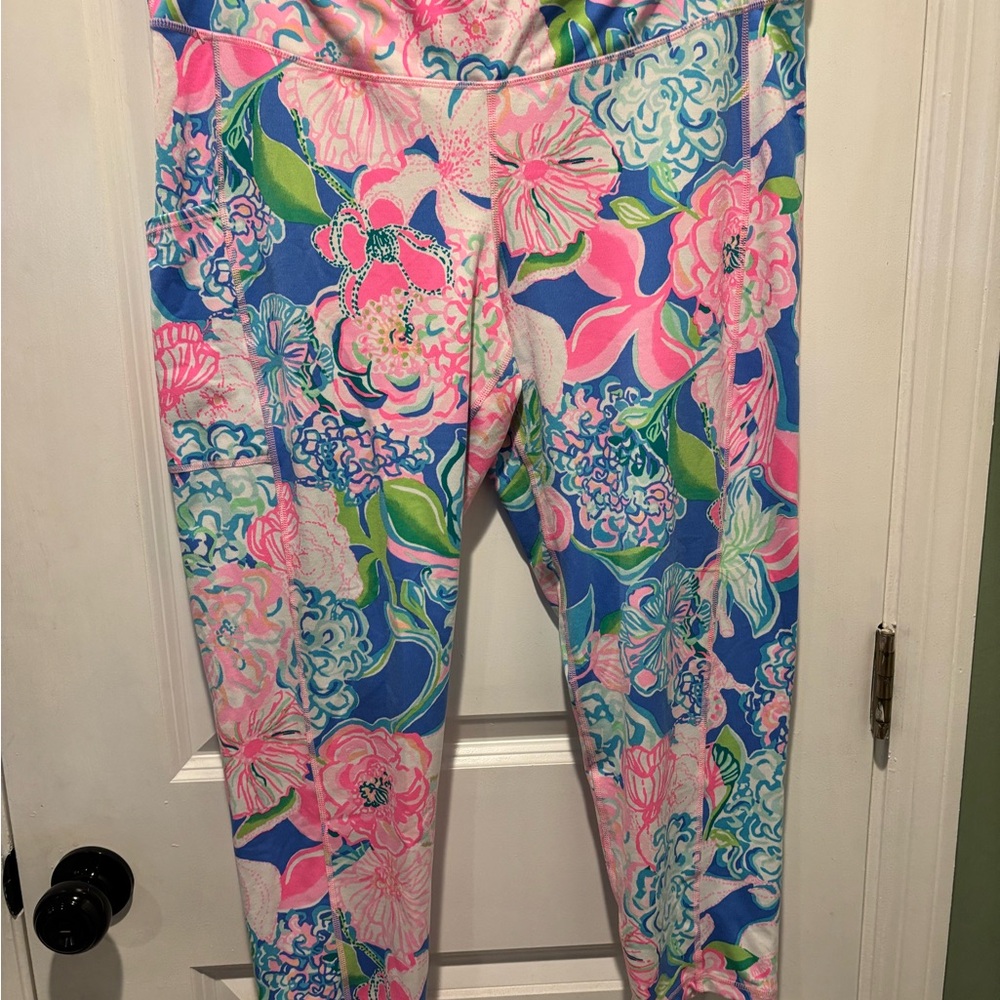 Lilly Pulitzer Weekend Leggings. Mid calf